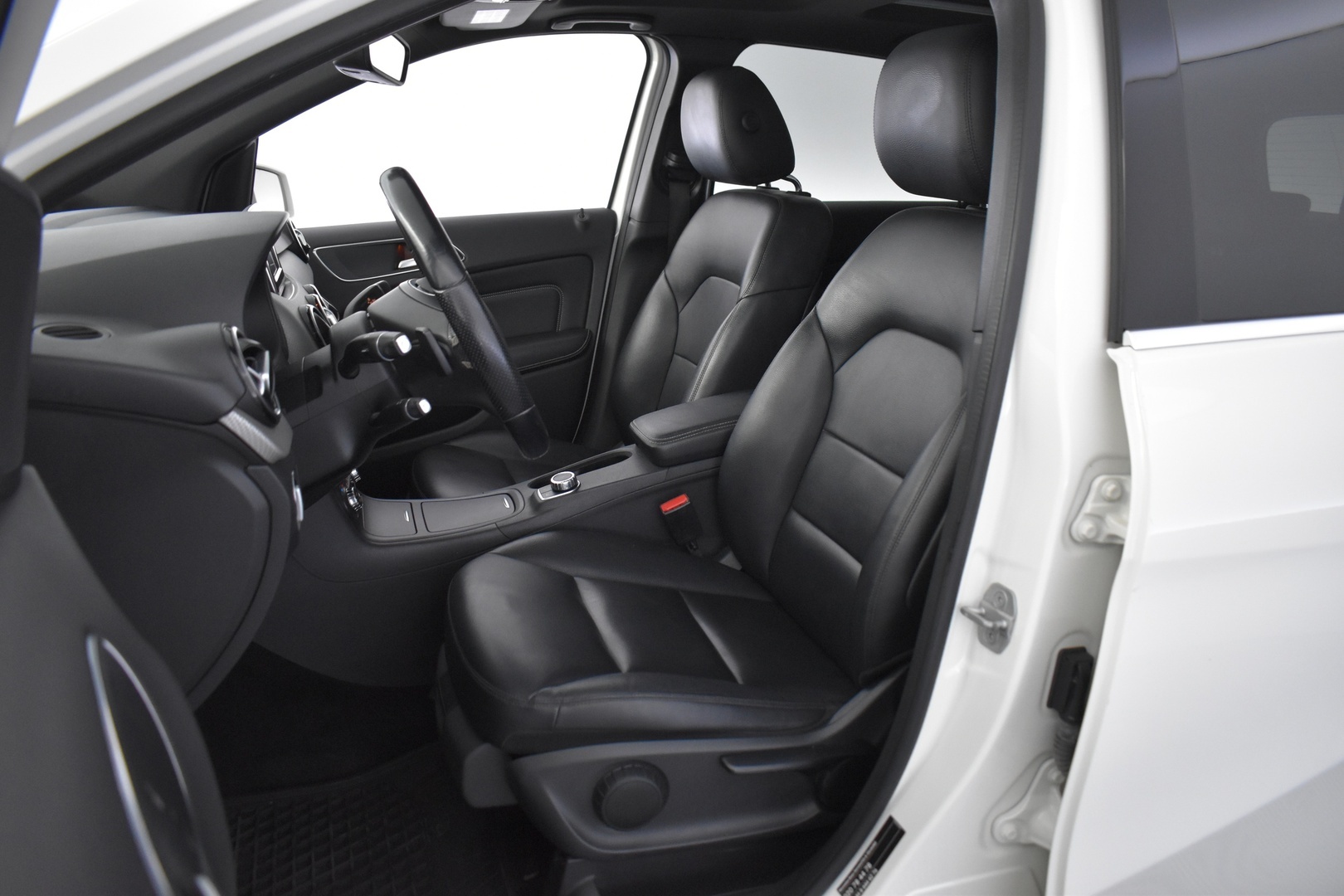 MERCEDES-BENZ B 2013