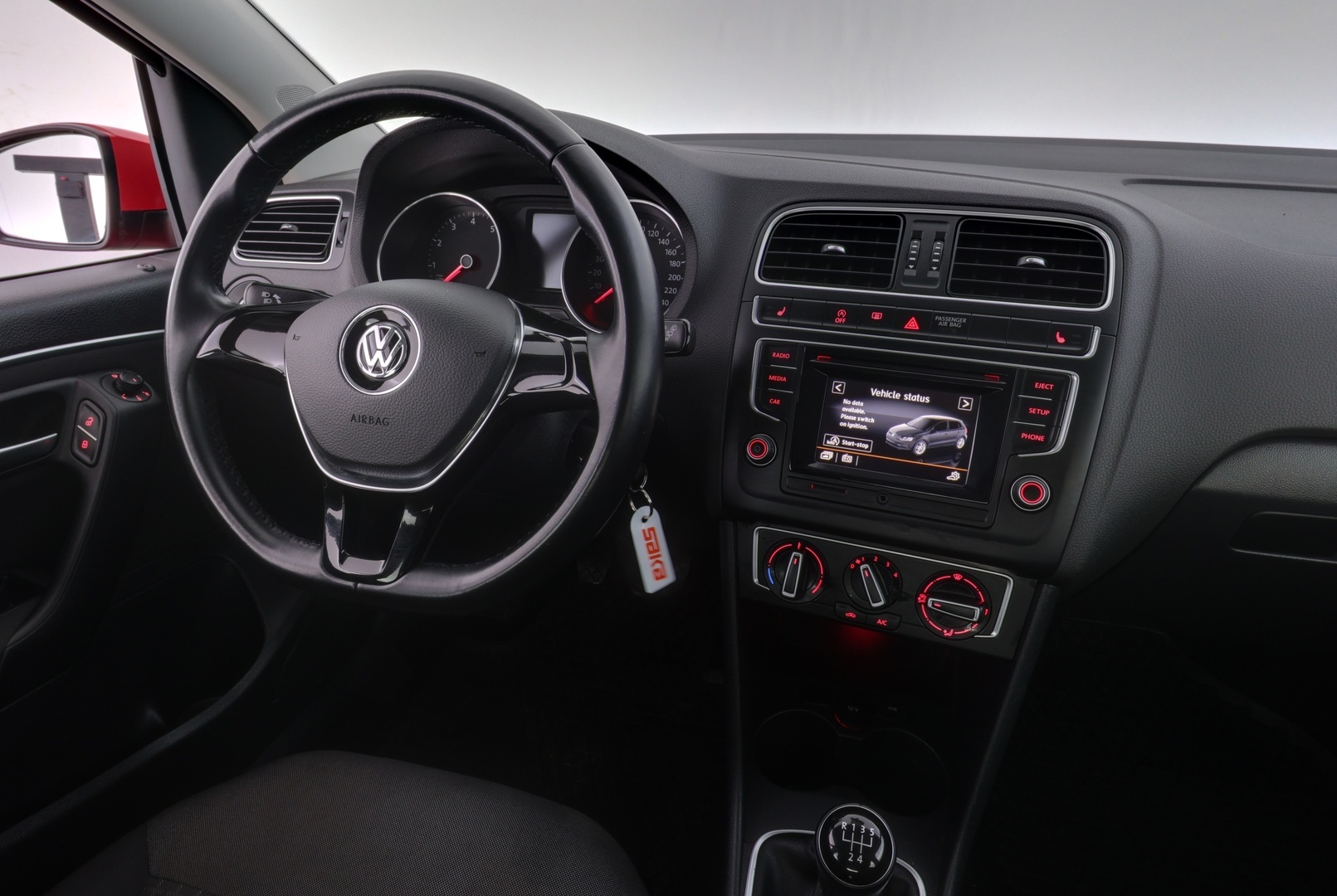 VOLKSWAGEN Polo 2015