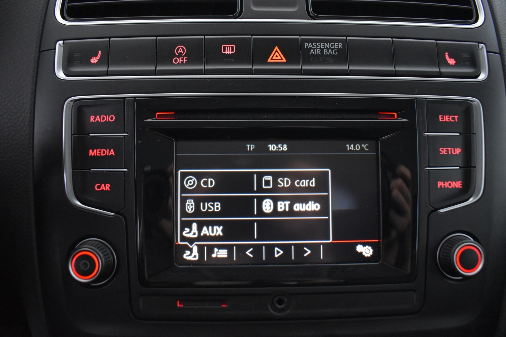 VOLKSWAGEN Polo 2015