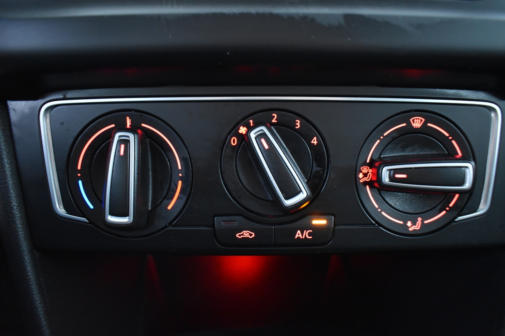 VOLKSWAGEN Polo 2015