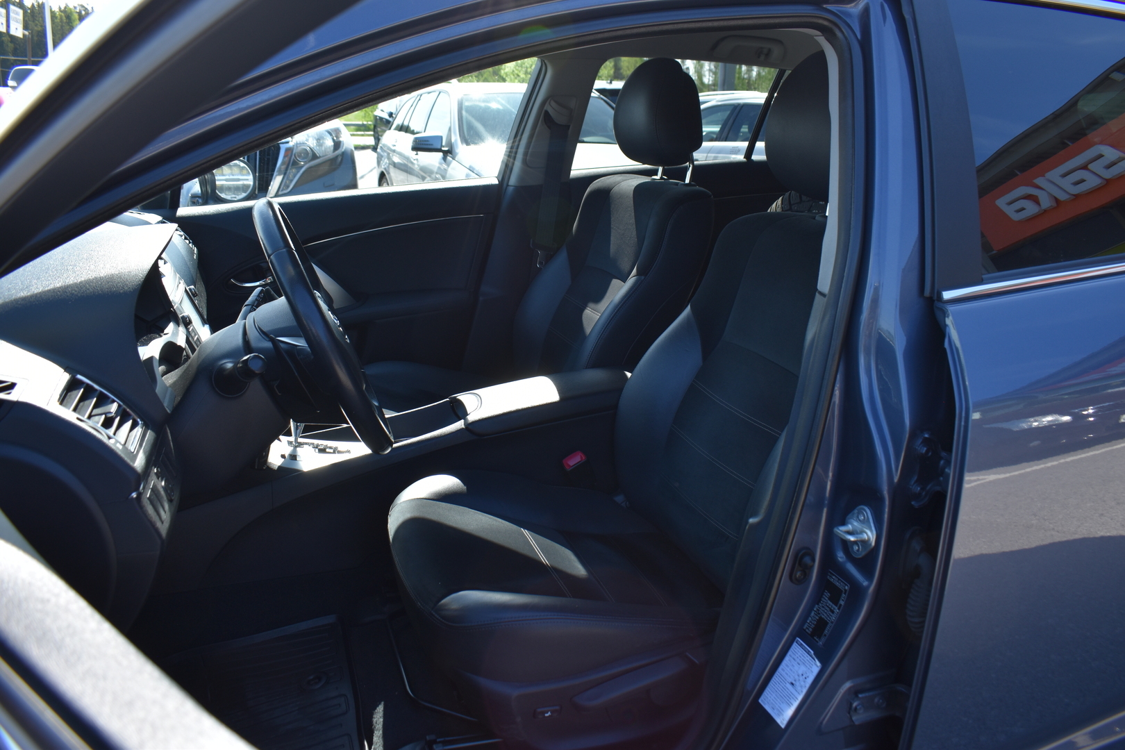 TOYOTA Avensis 2015
