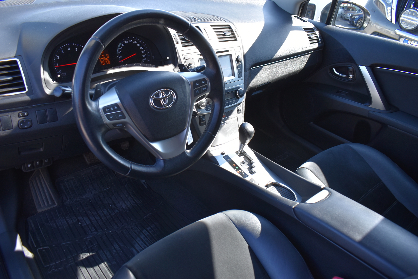 TOYOTA Avensis 2015