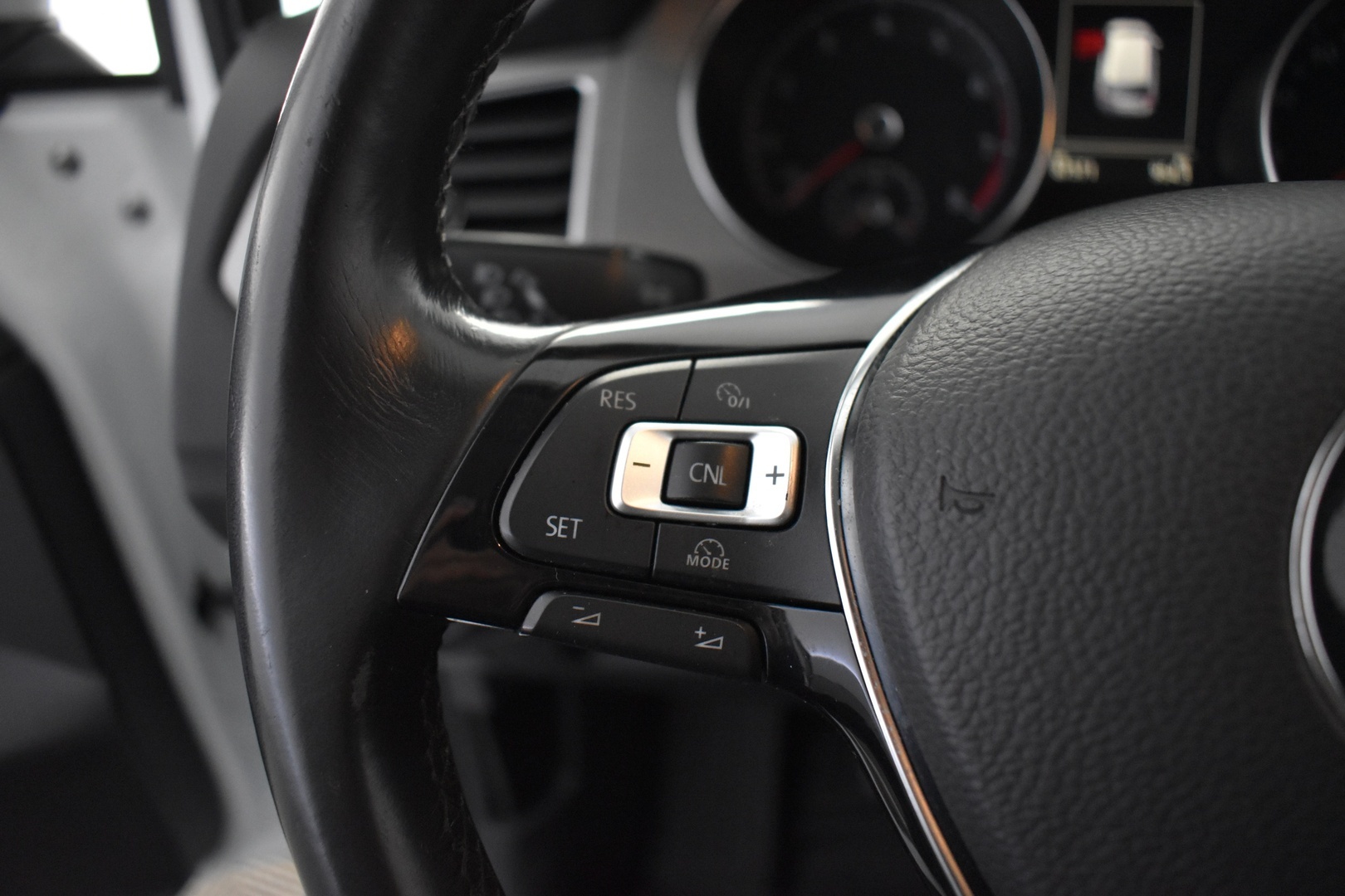VOLKSWAGEN Golf Sportsvan 2015