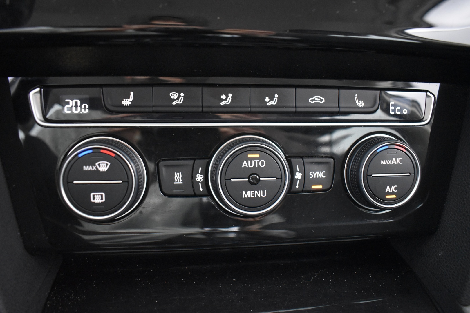 VOLKSWAGEN Passat 2016