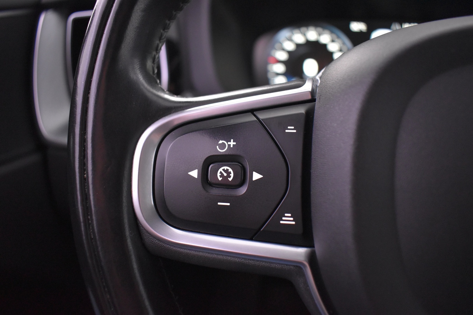 VOLVO XC60 2018