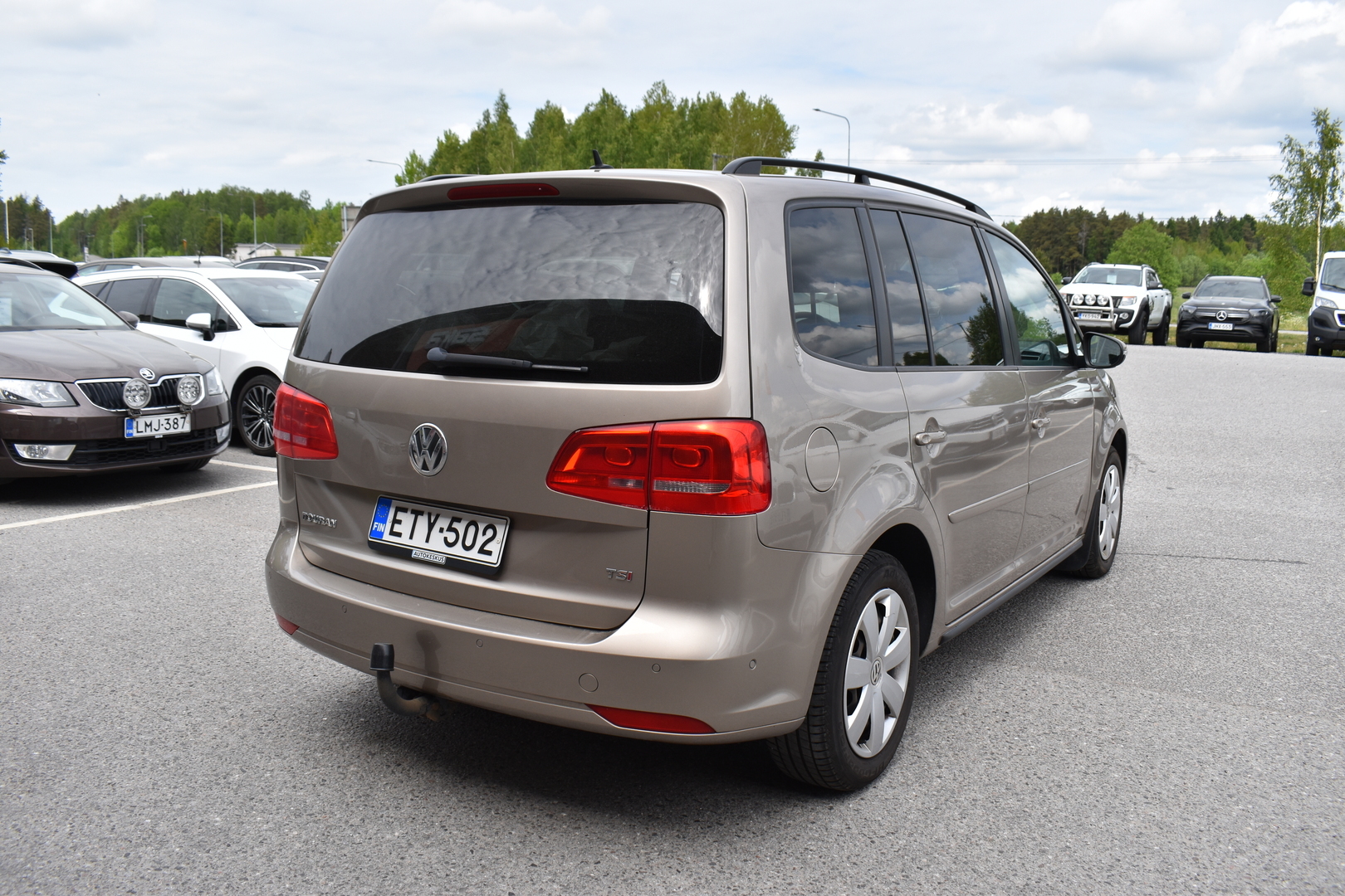VOLKSWAGEN Touran 2012