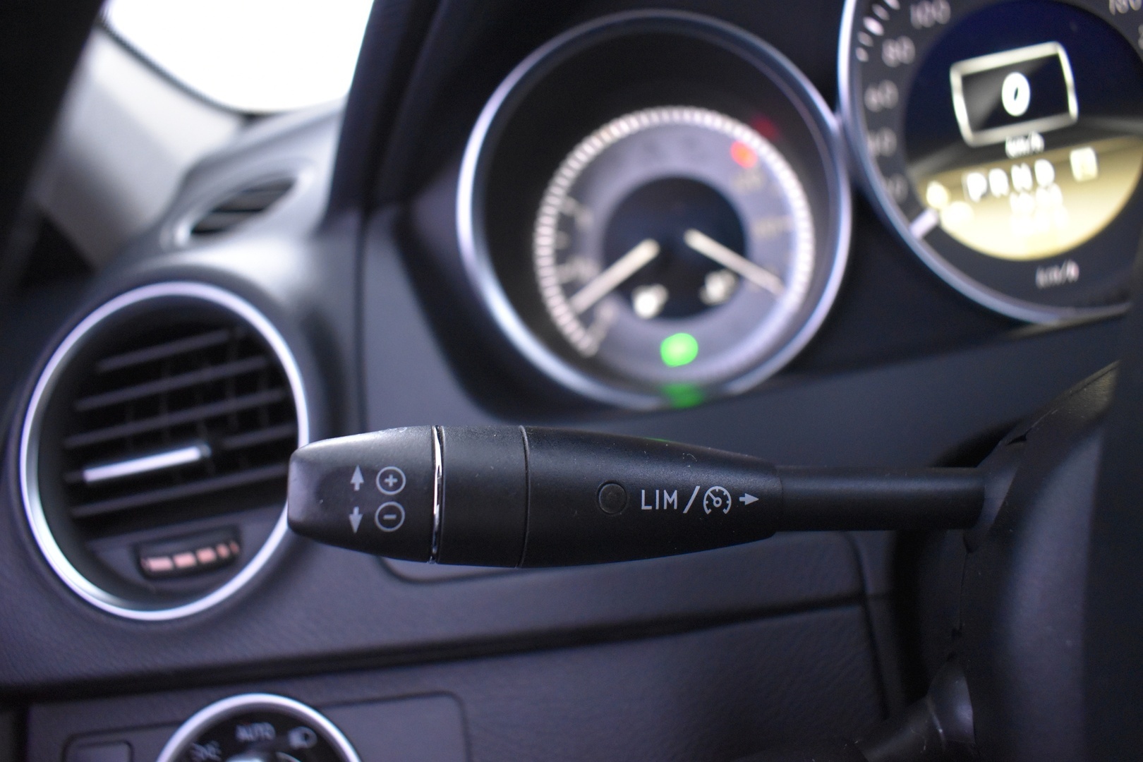 MERCEDES-BENZ C 2012