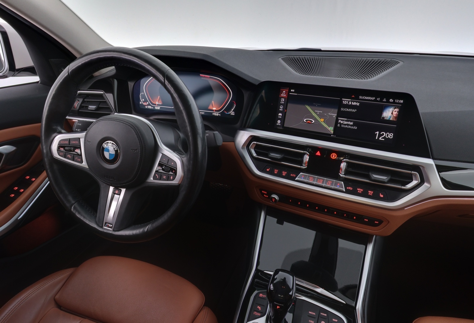 BMW 330 2019