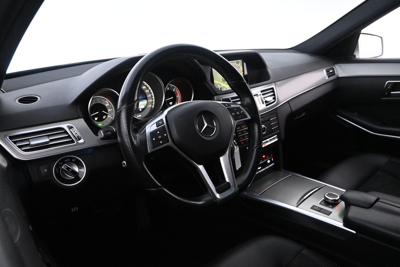 MERCEDES-BENZ E 2016