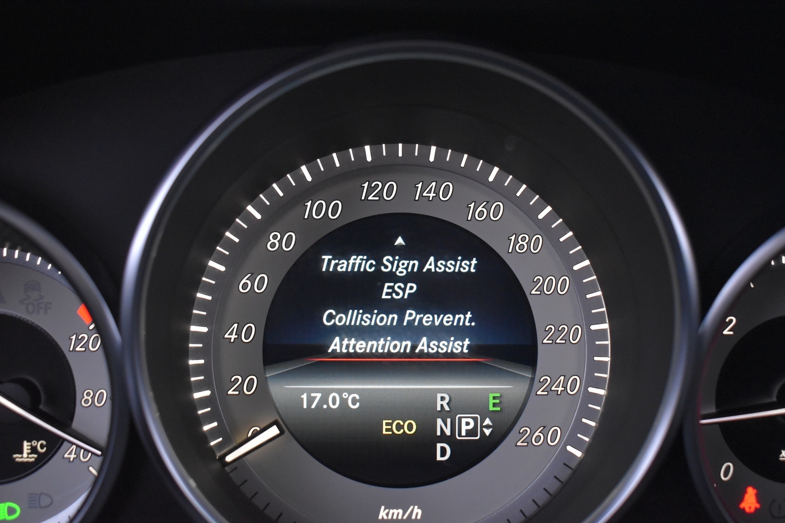 MERCEDES-BENZ E 2016