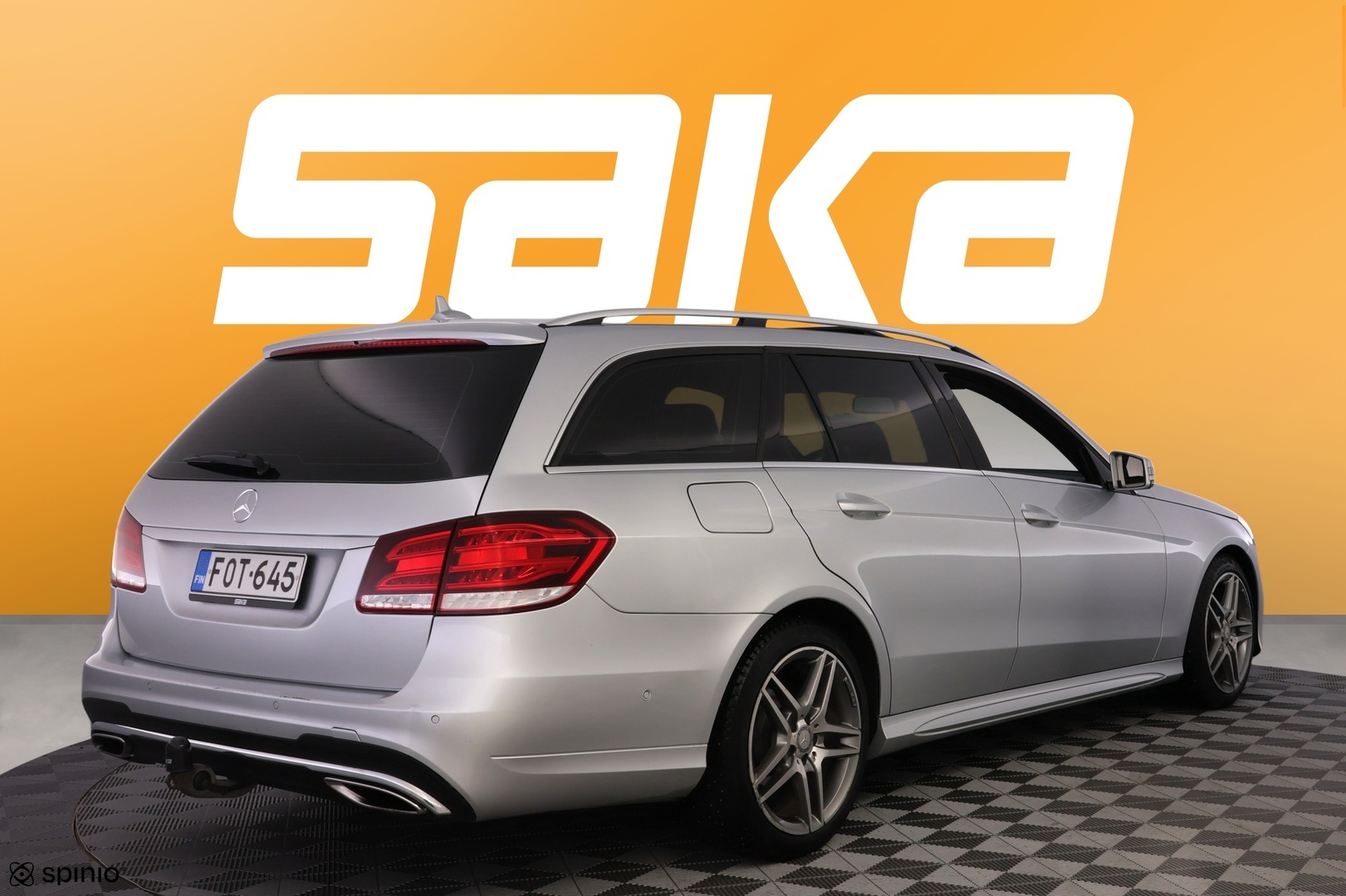 MERCEDES-BENZ E 2016