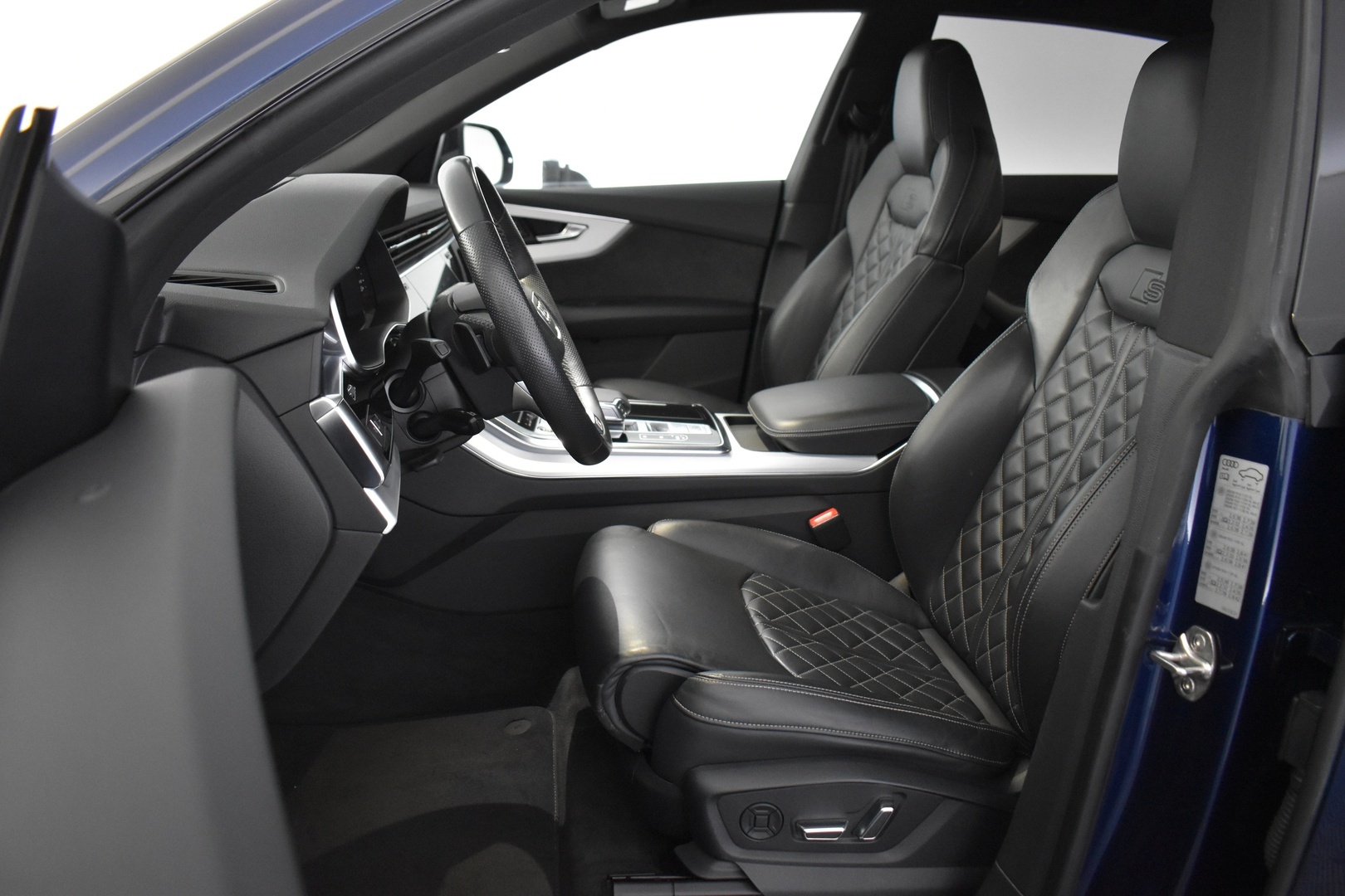 AUDI Q8 2021