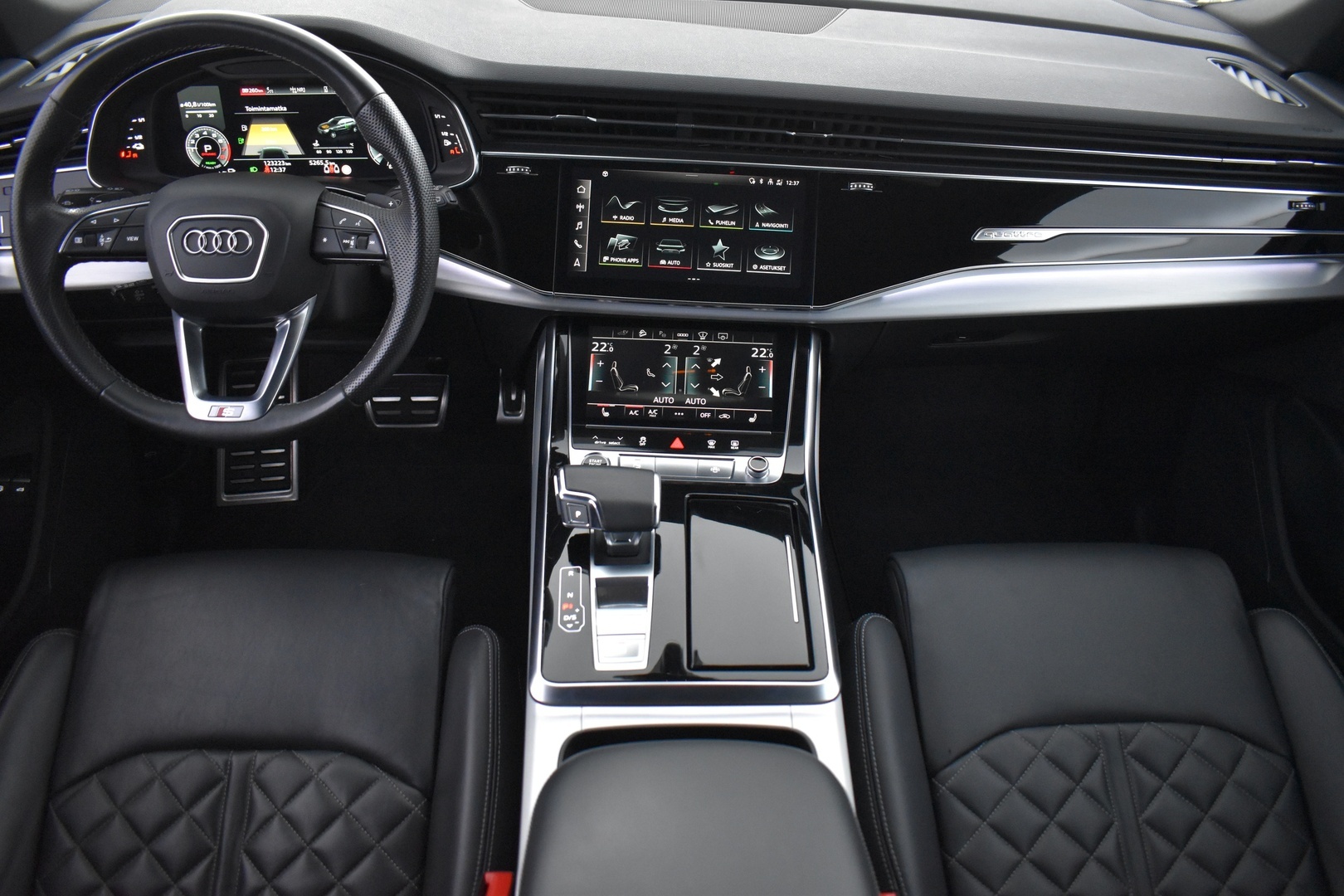 AUDI Q8 2021