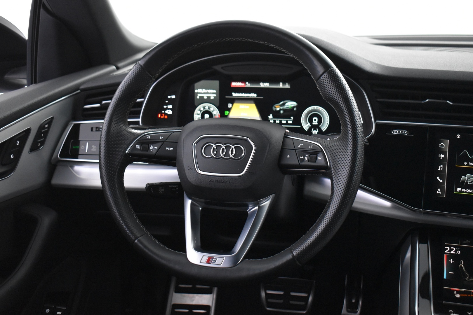 AUDI Q8 2021
