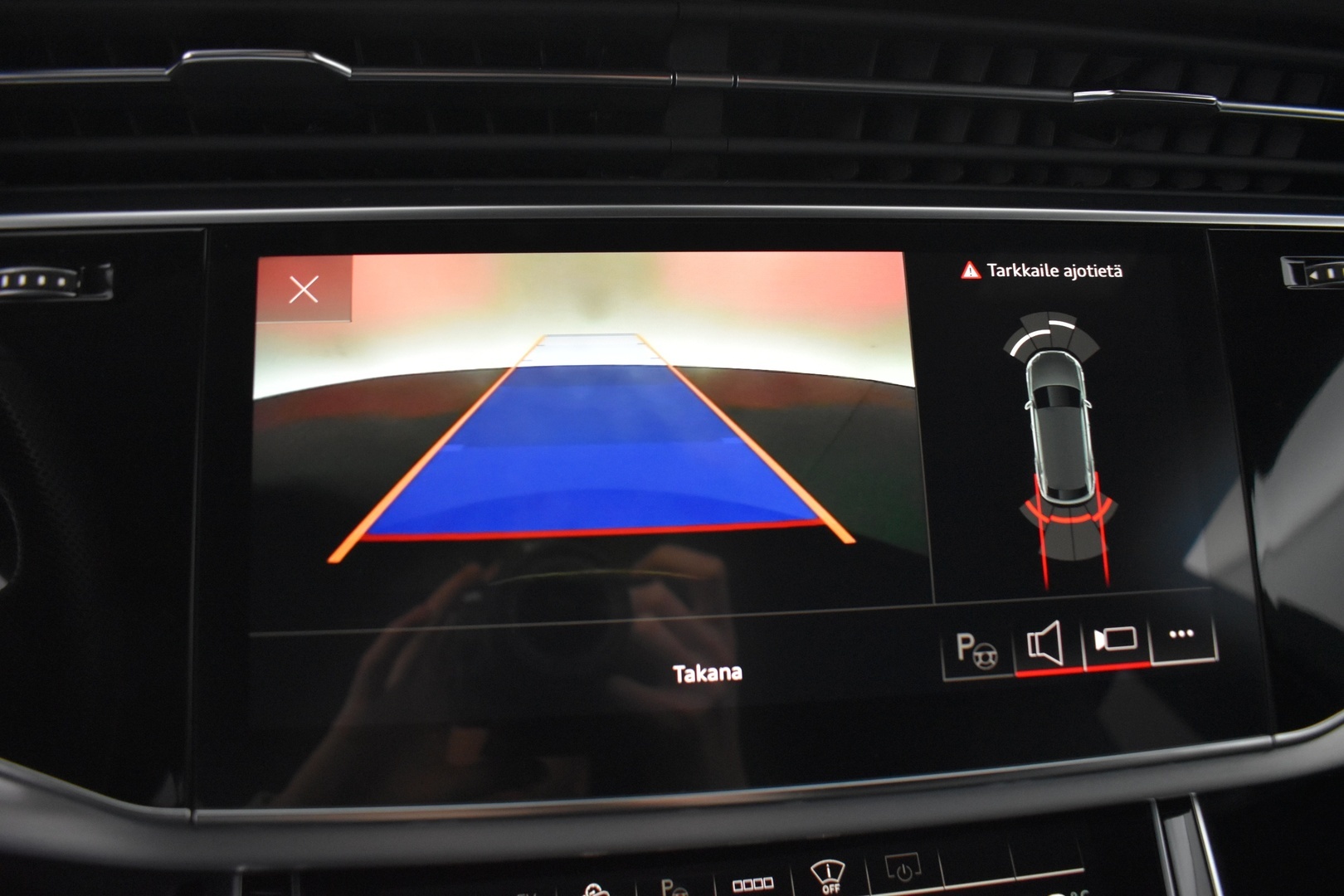 AUDI Q8 2021
