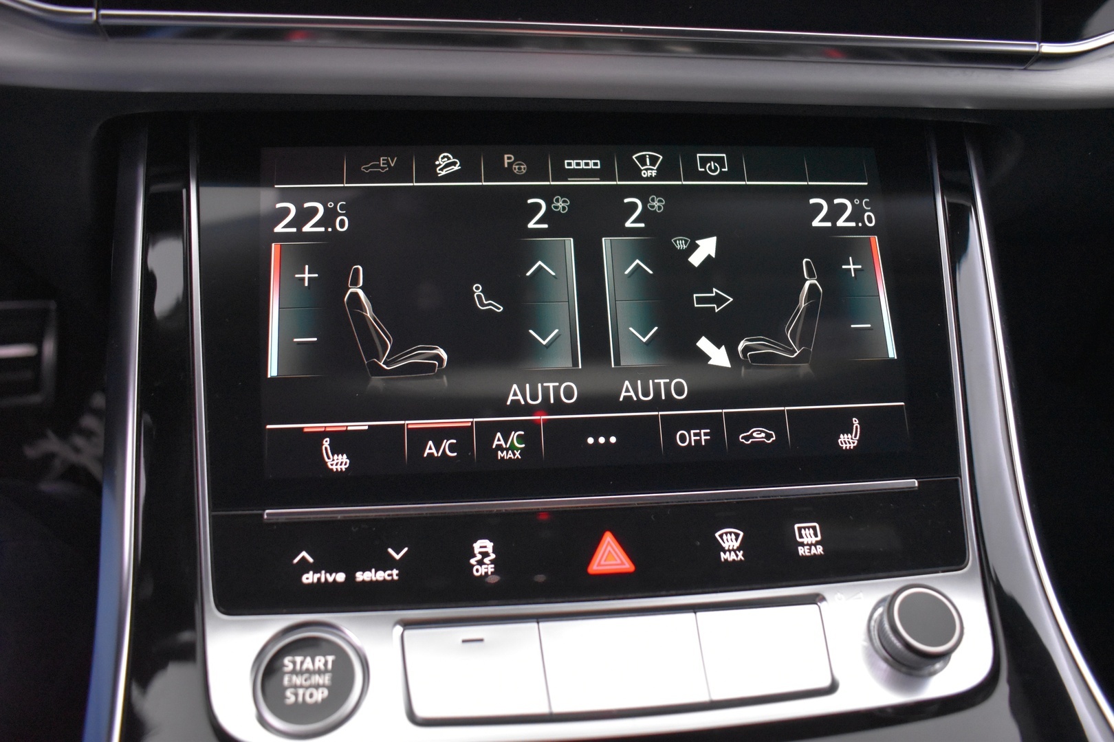 AUDI Q8 2021