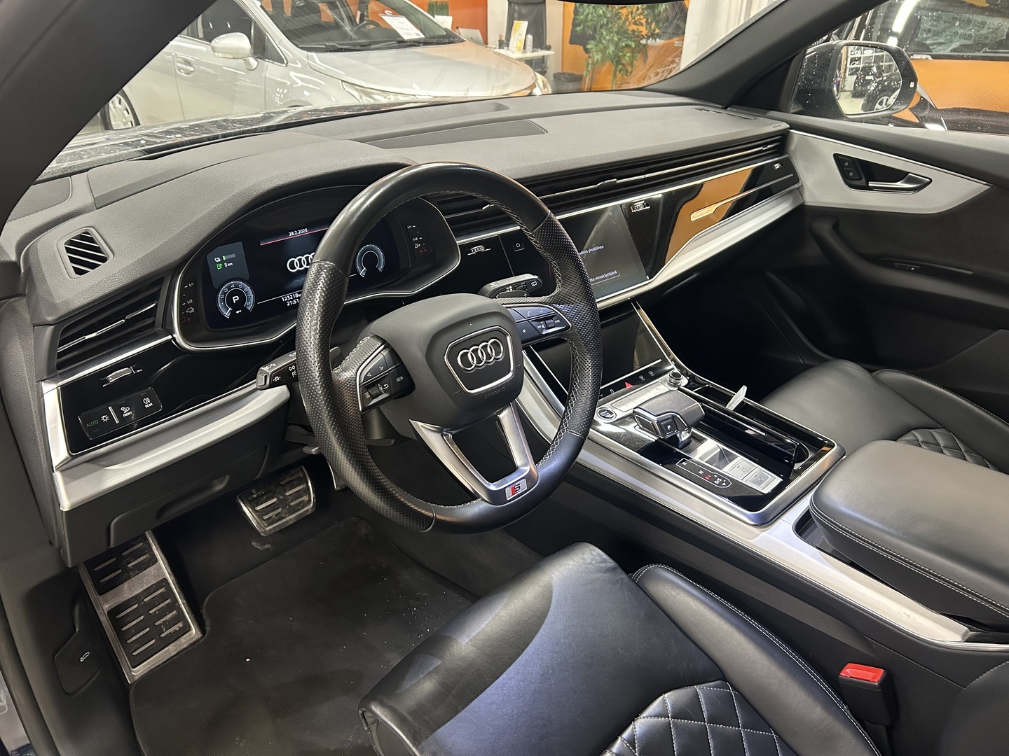 AUDI Q8 2021
