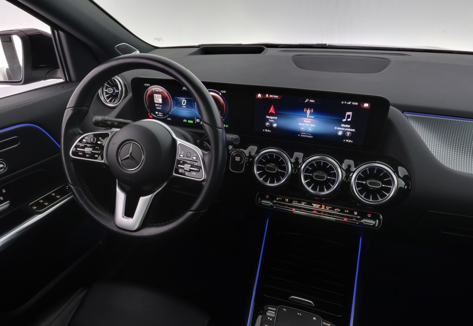MERCEDES-BENZ EQA 2022