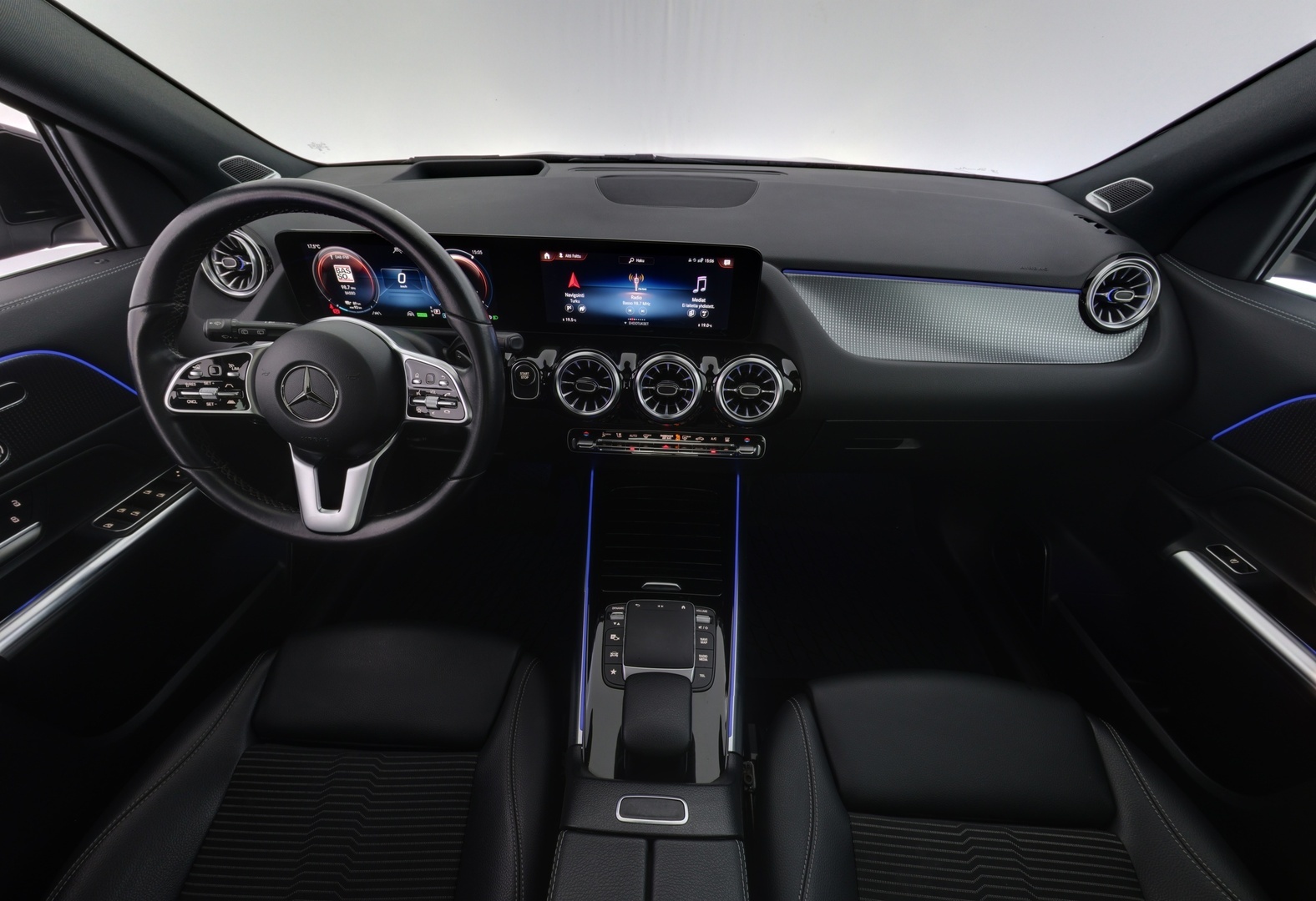 MERCEDES-BENZ EQA 2022