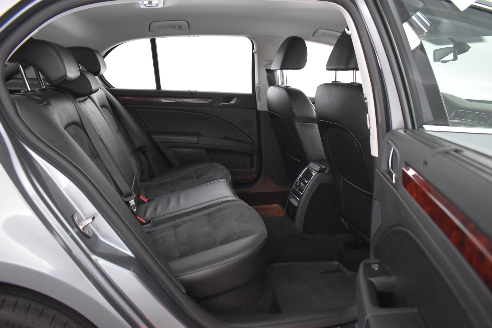 SKODA Superb 2011