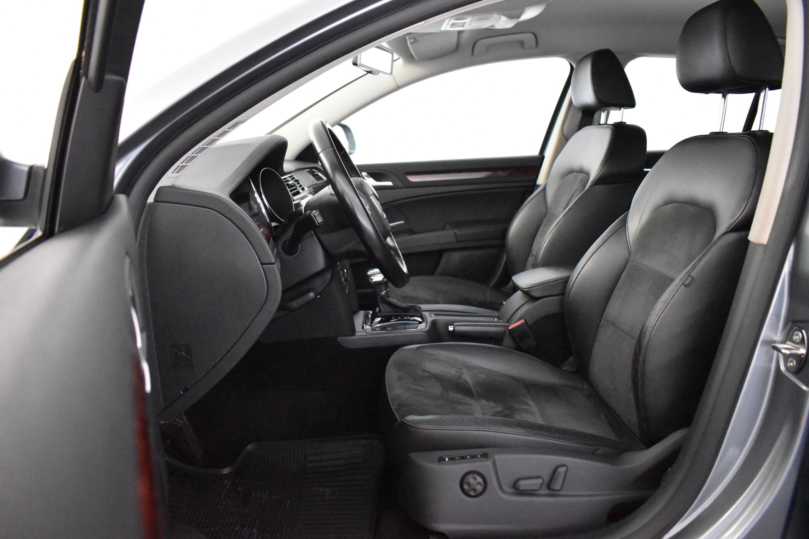 SKODA Superb 2011