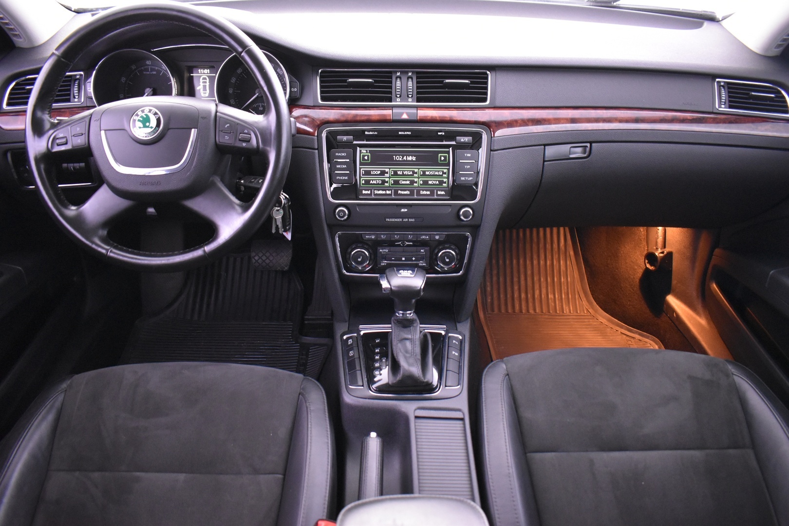 SKODA Superb 2011