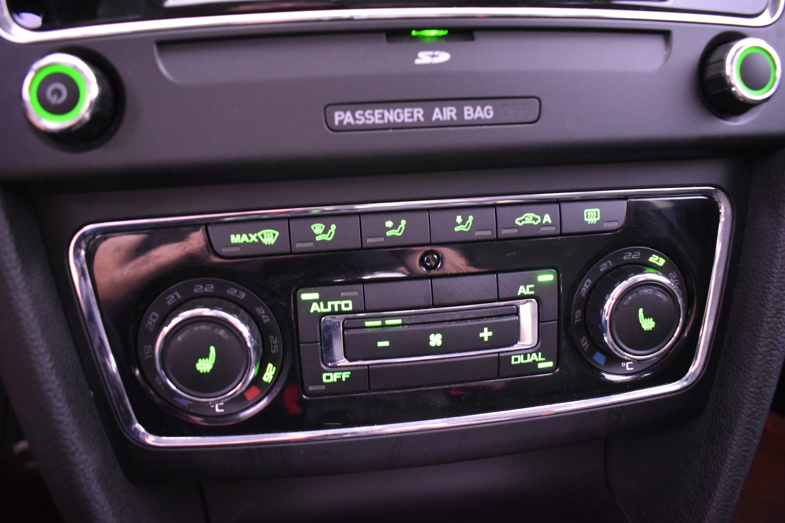 SKODA Superb 2011