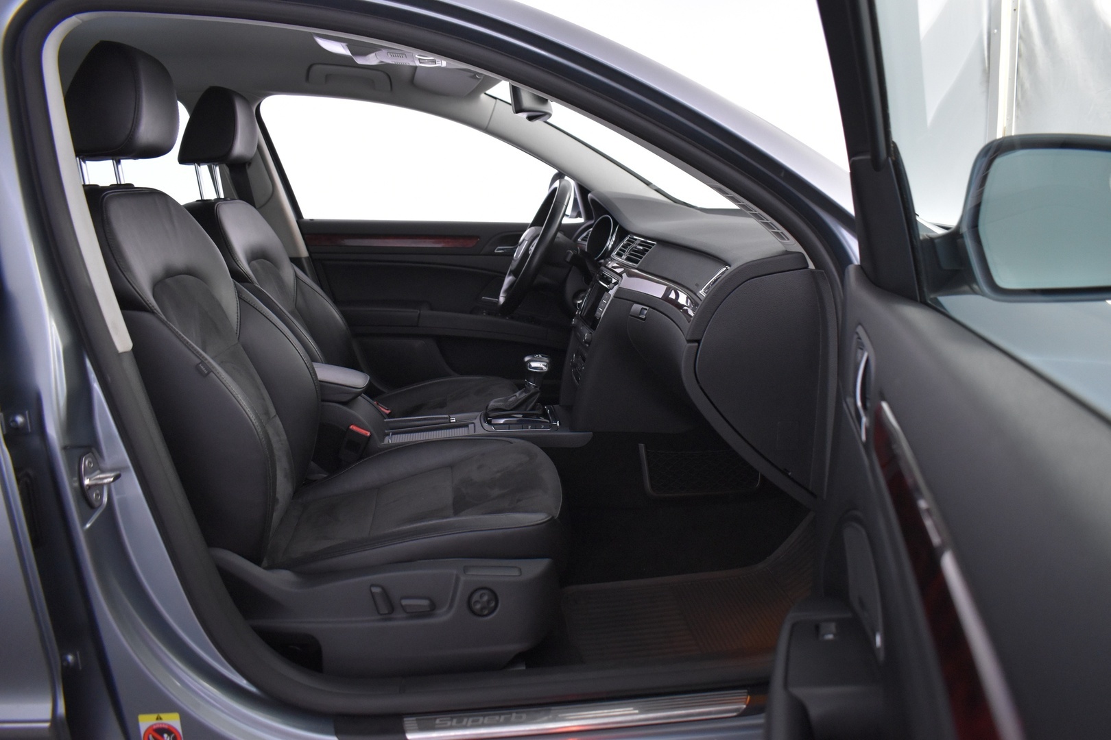 SKODA Superb 2011