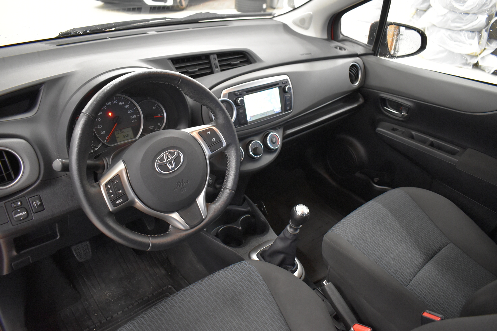 TOYOTA Yaris 2012