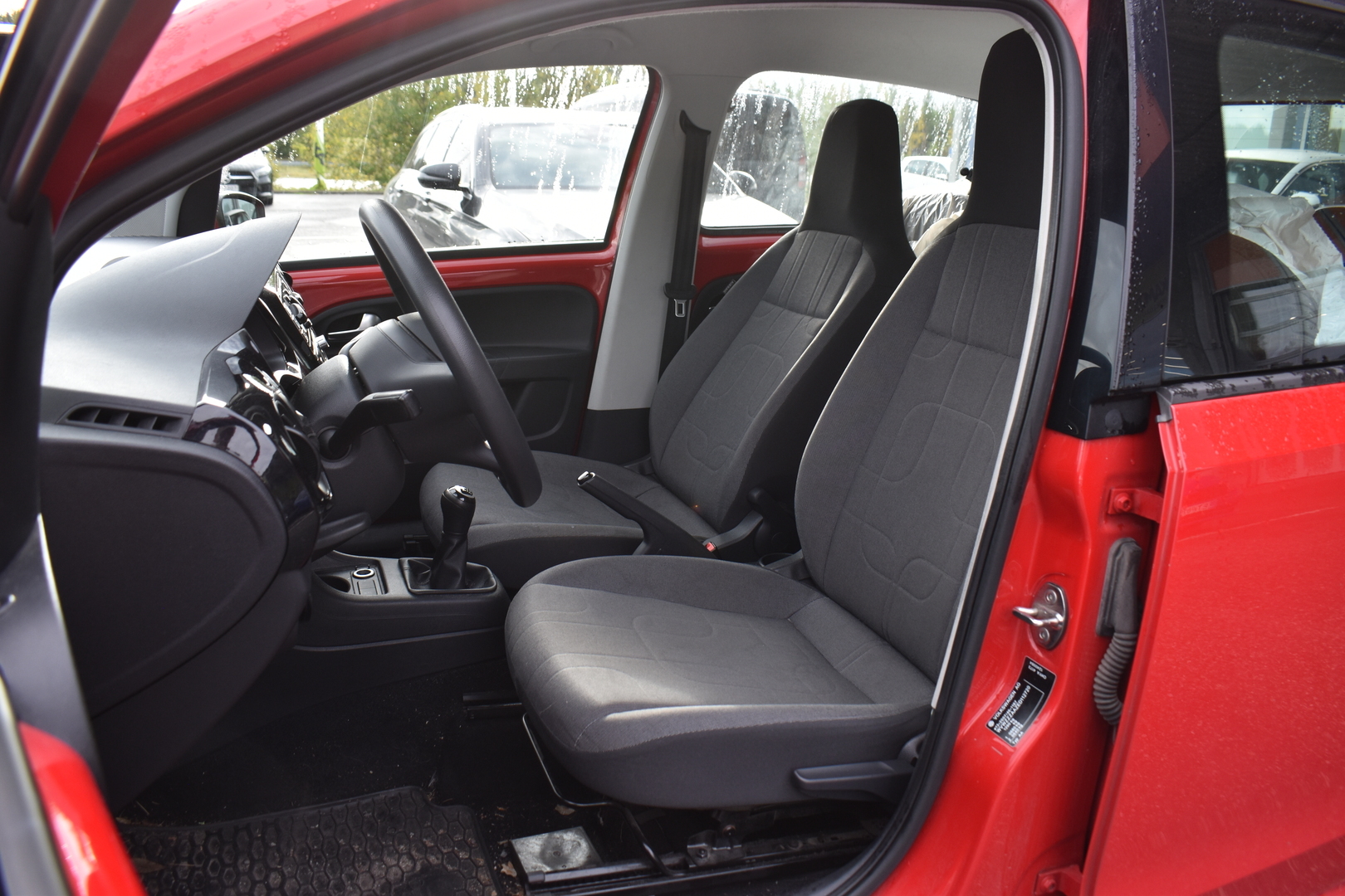 VOLKSWAGEN up! 2014