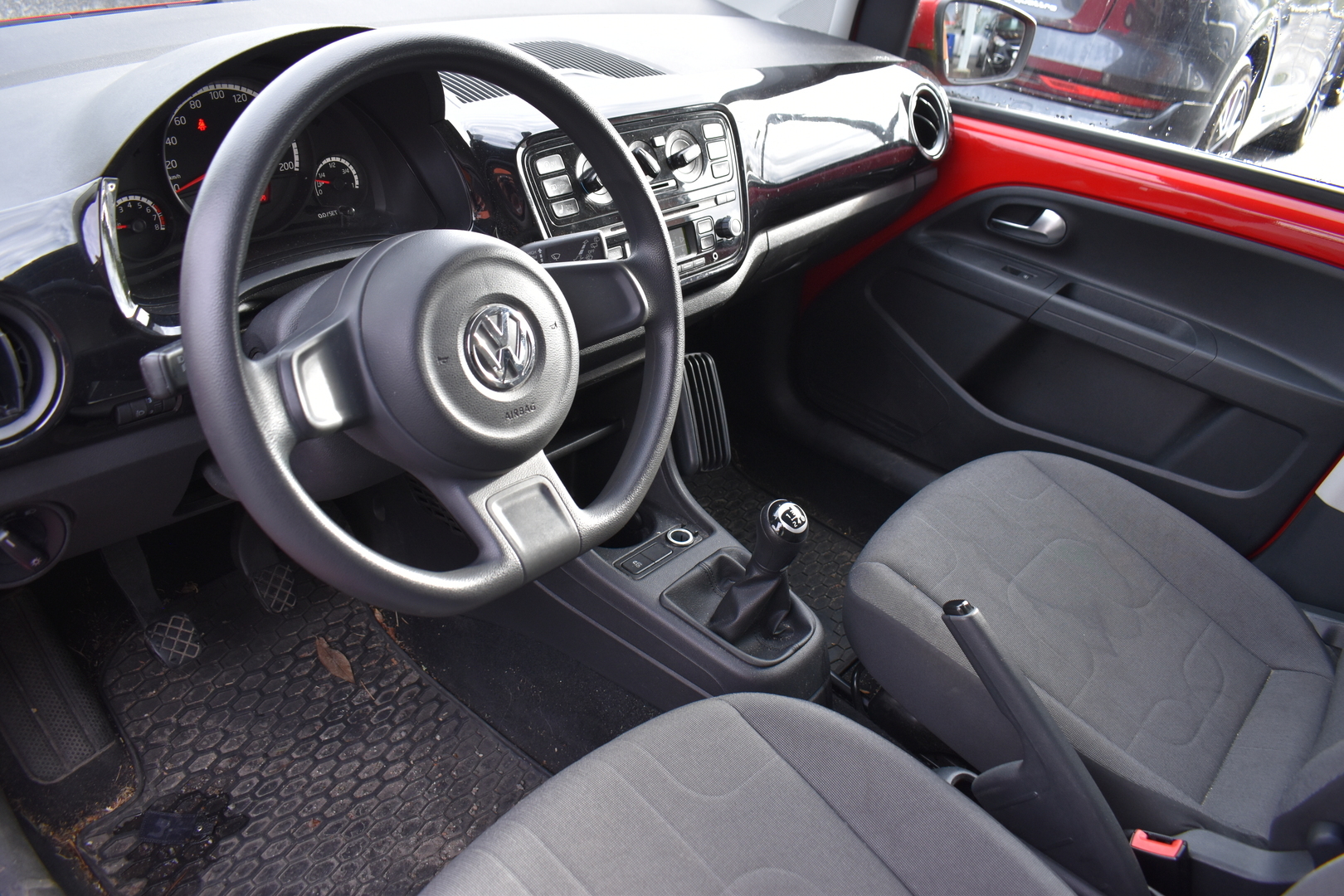 VOLKSWAGEN up! 2014