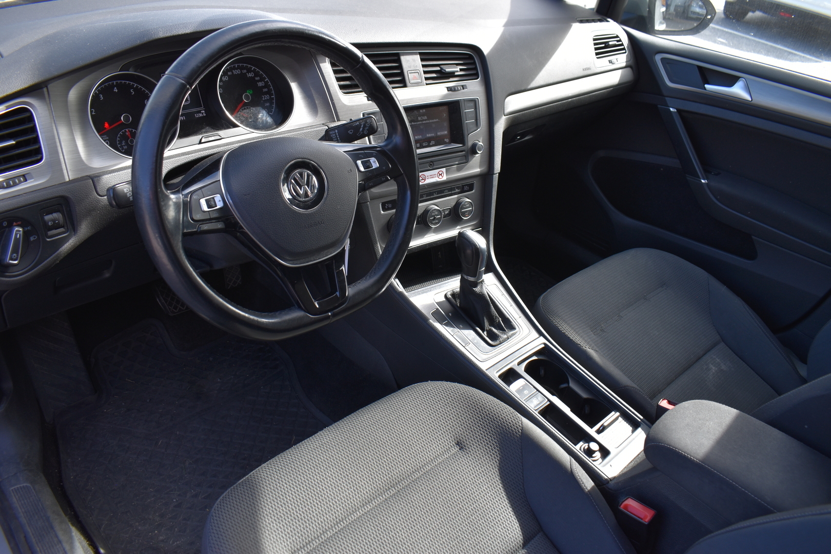VOLKSWAGEN Golf 2016