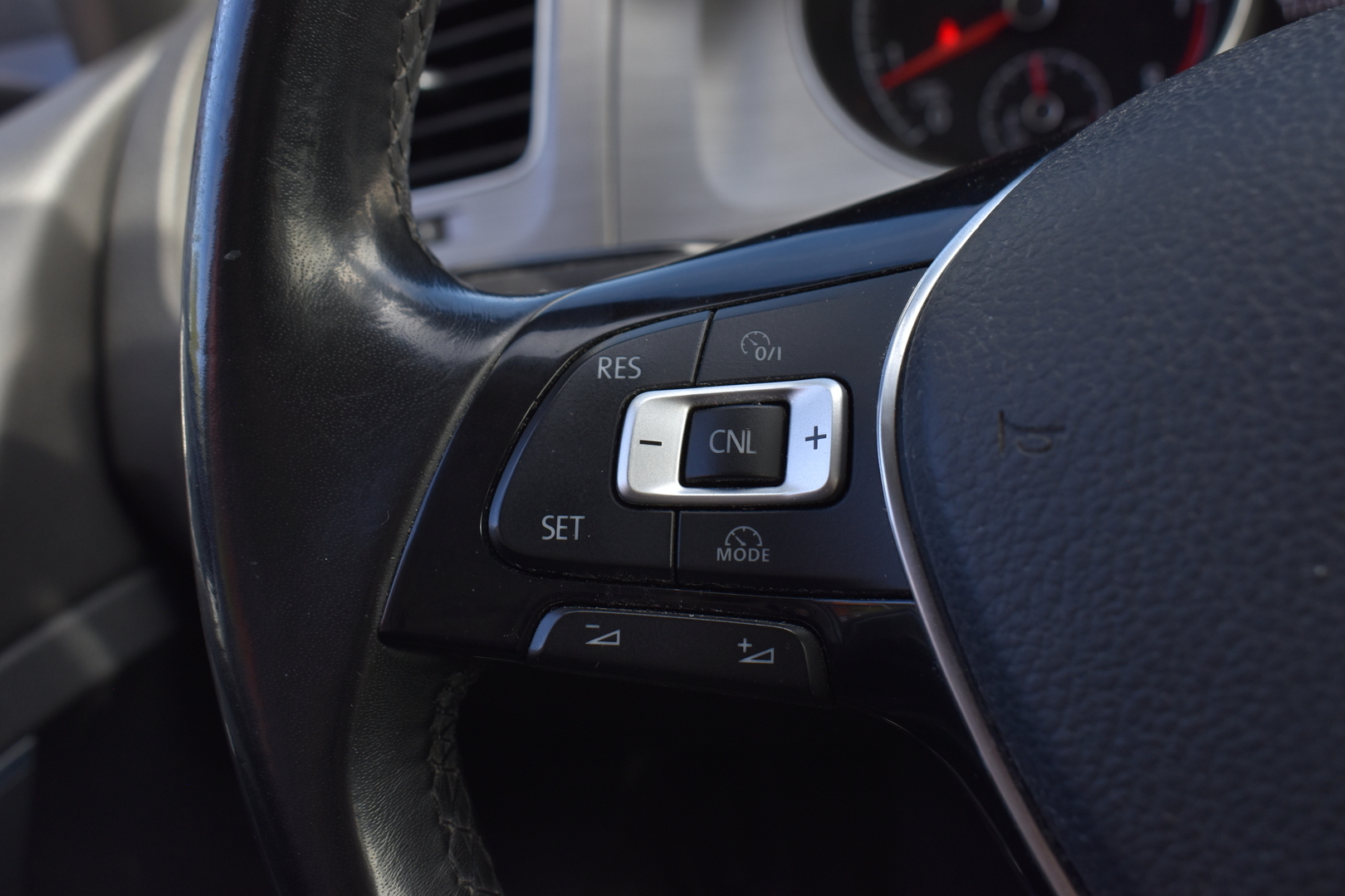 VOLKSWAGEN Golf 2016