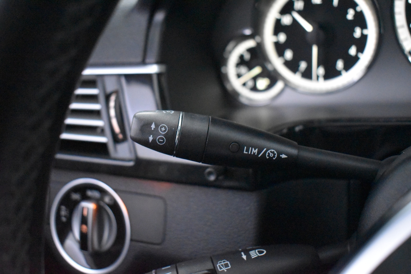 MERCEDES-BENZ E 2012