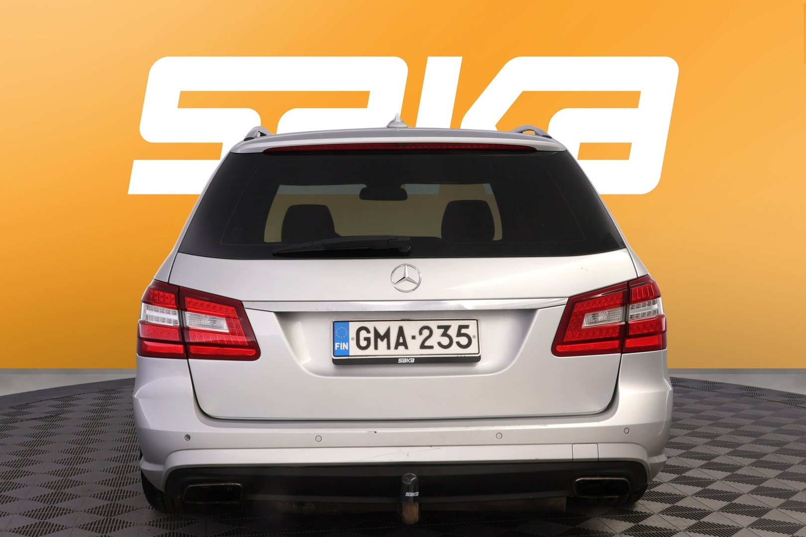 MERCEDES-BENZ E 2012