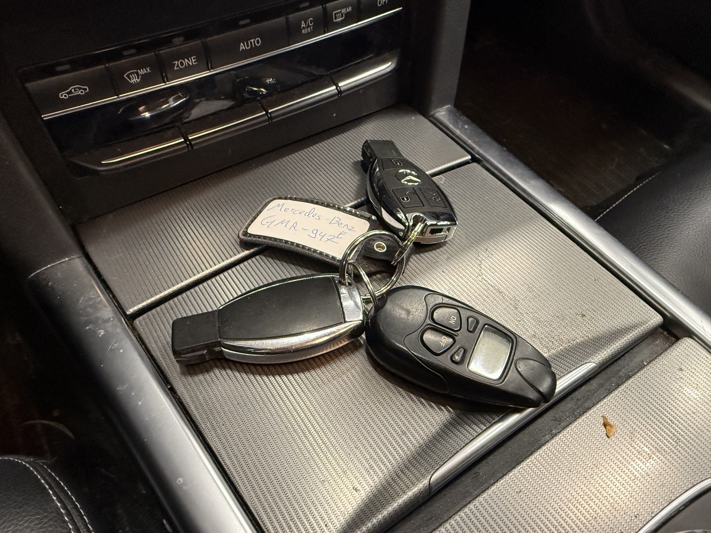 MERCEDES-BENZ E 2015