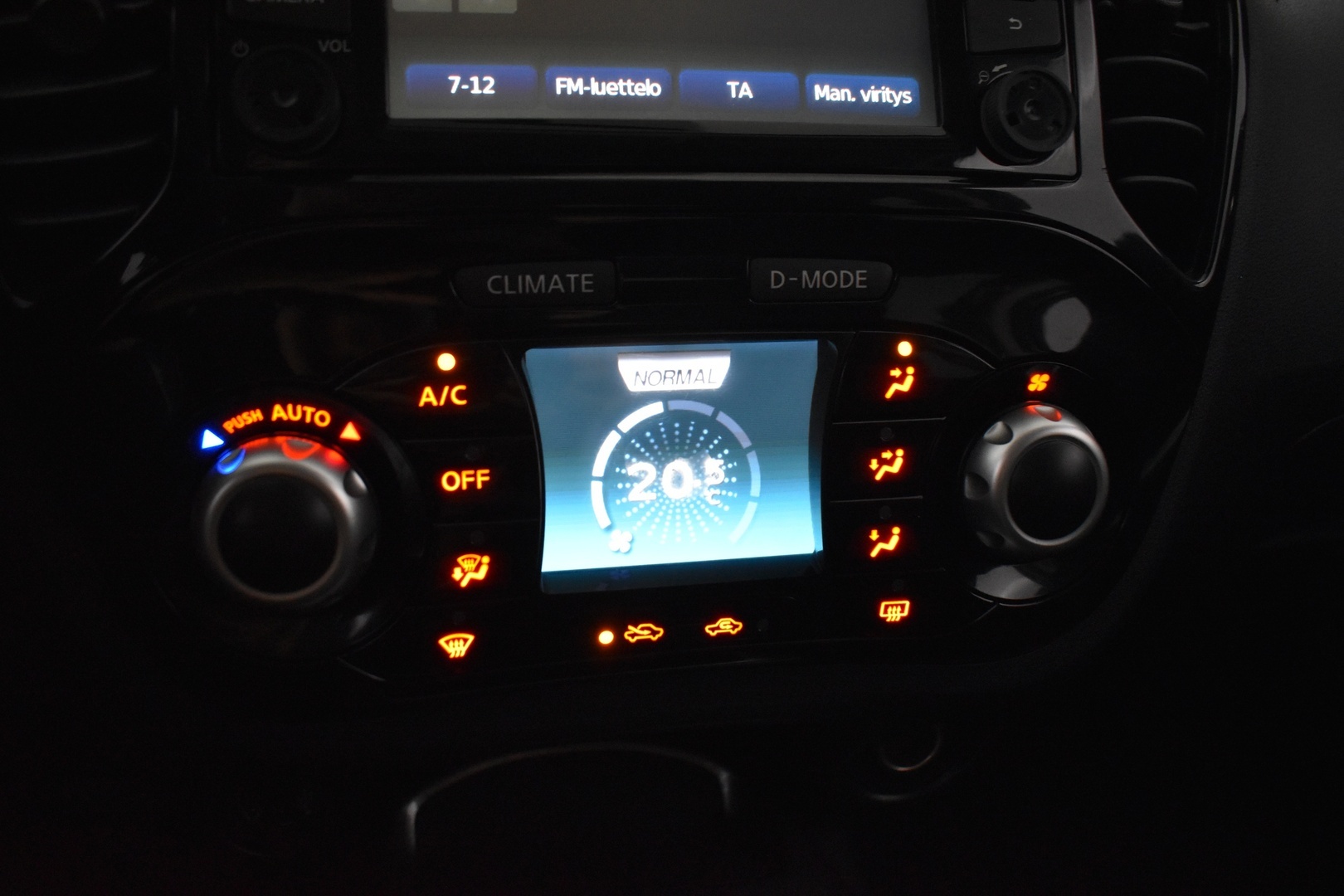 NISSAN Juke 2014