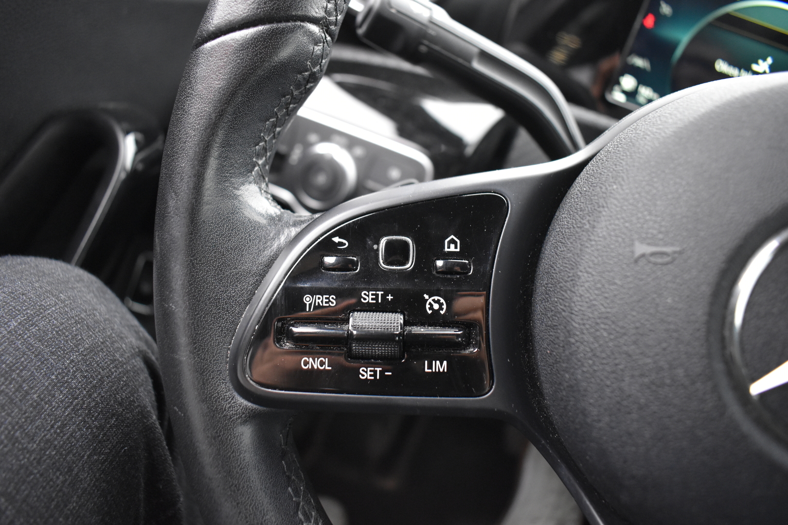 MERCEDES-BENZ A 2020