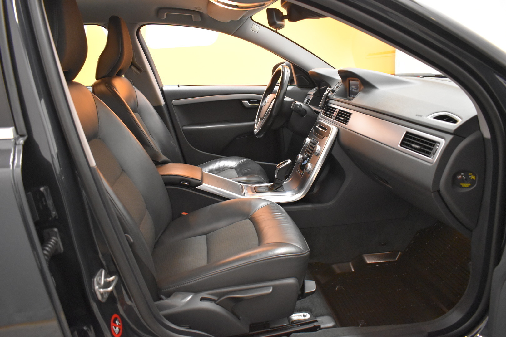 VOLVO V70 2014