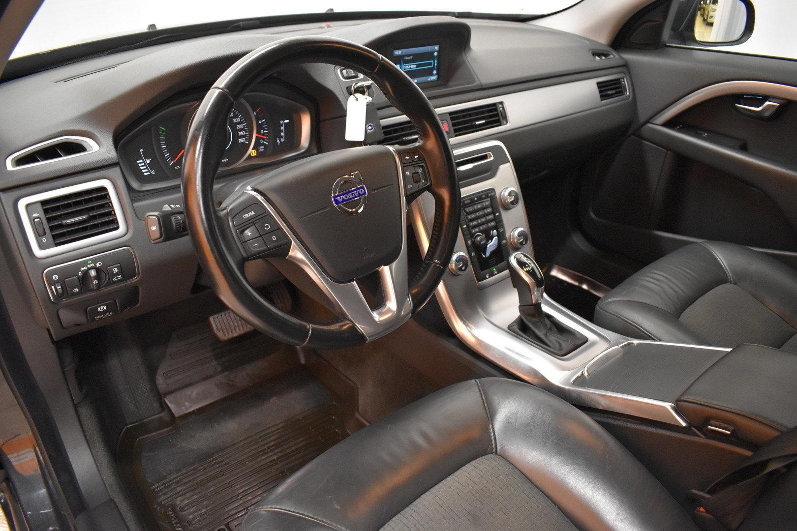 VOLVO V70 2014
