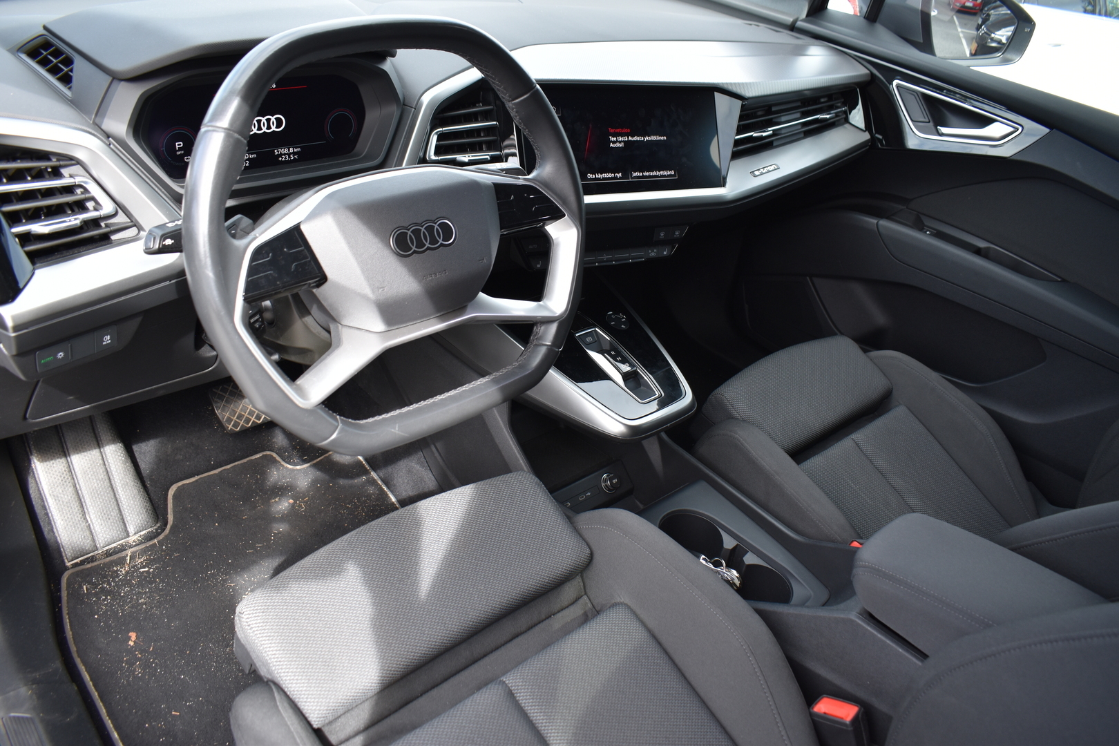 AUDI Q4 e-tron 2022