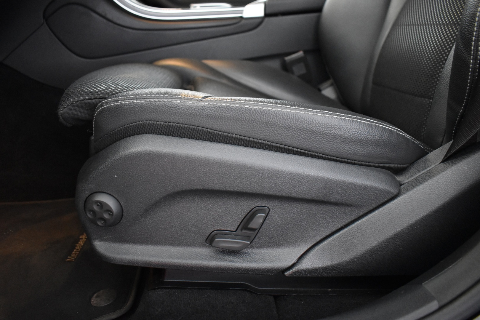 MERCEDES-BENZ GLC 2022