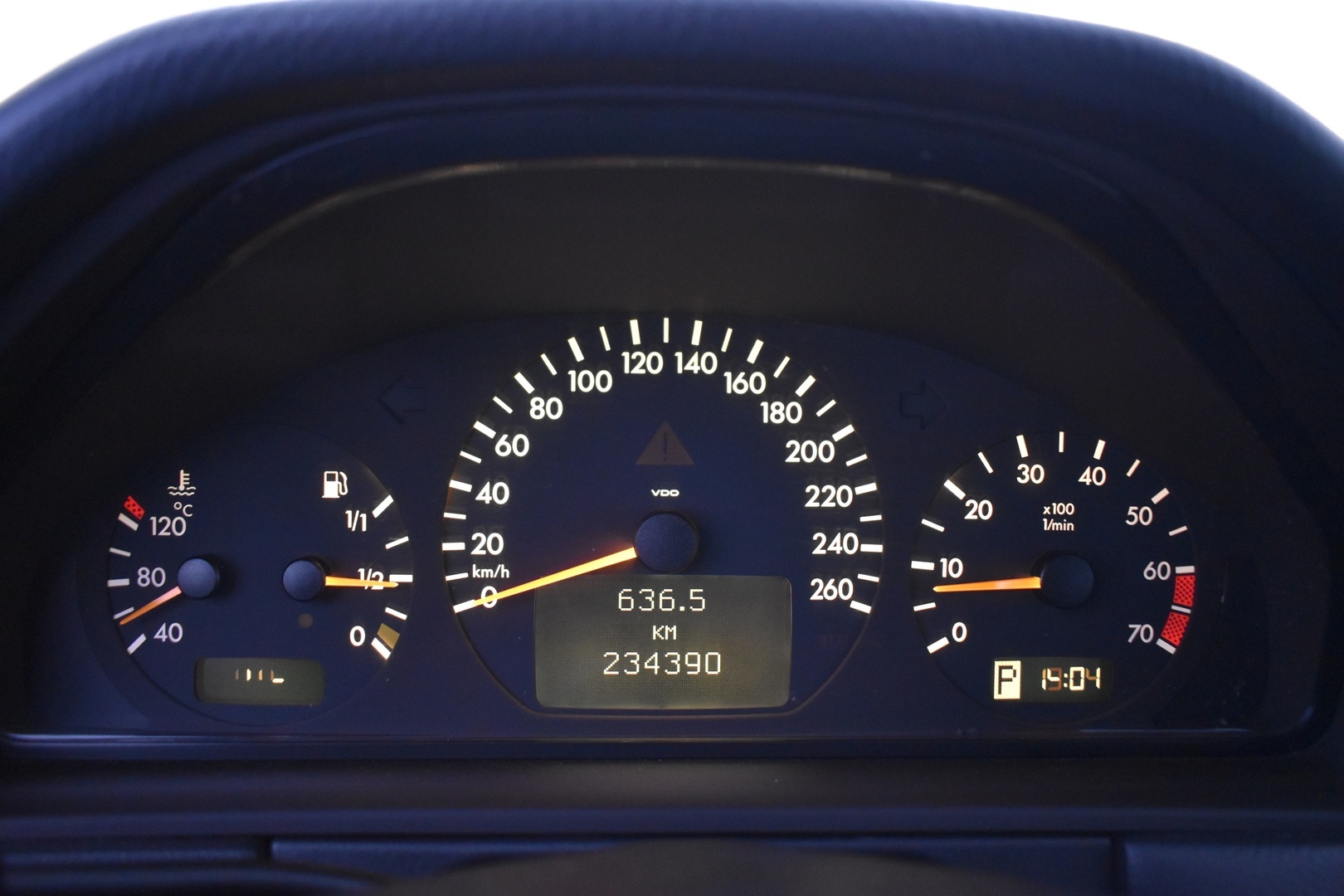 MERCEDES-BENZ E 1999