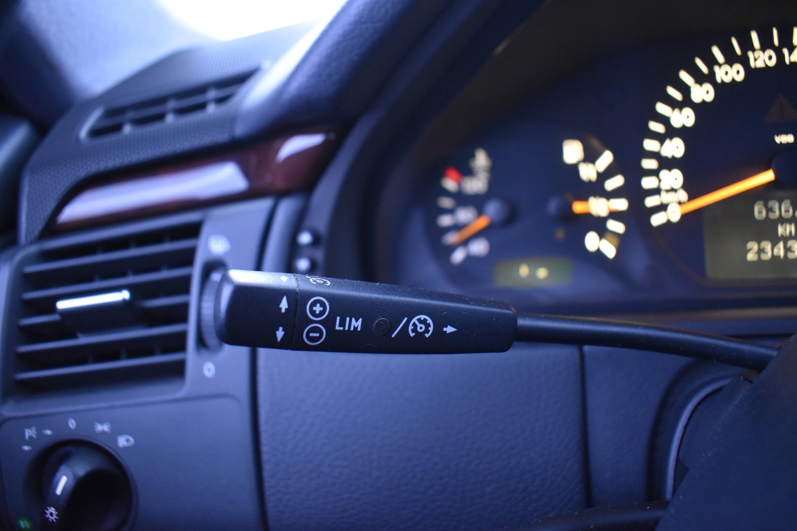 MERCEDES-BENZ E 1999