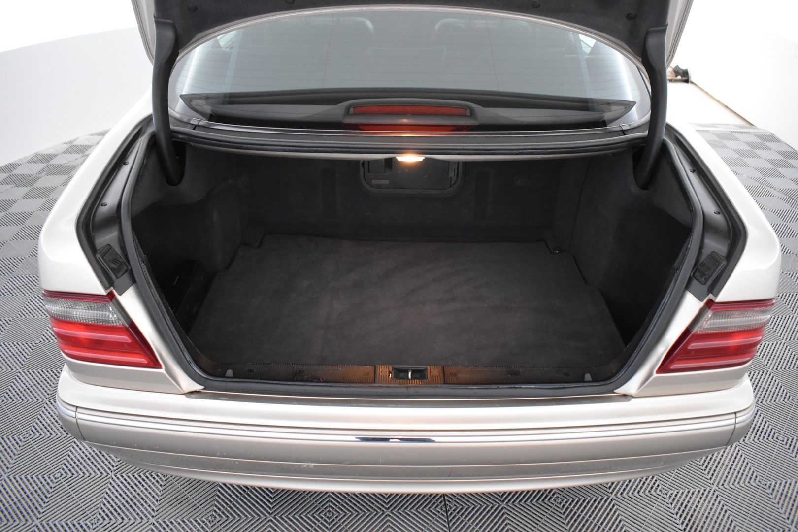 MERCEDES-BENZ E 1999