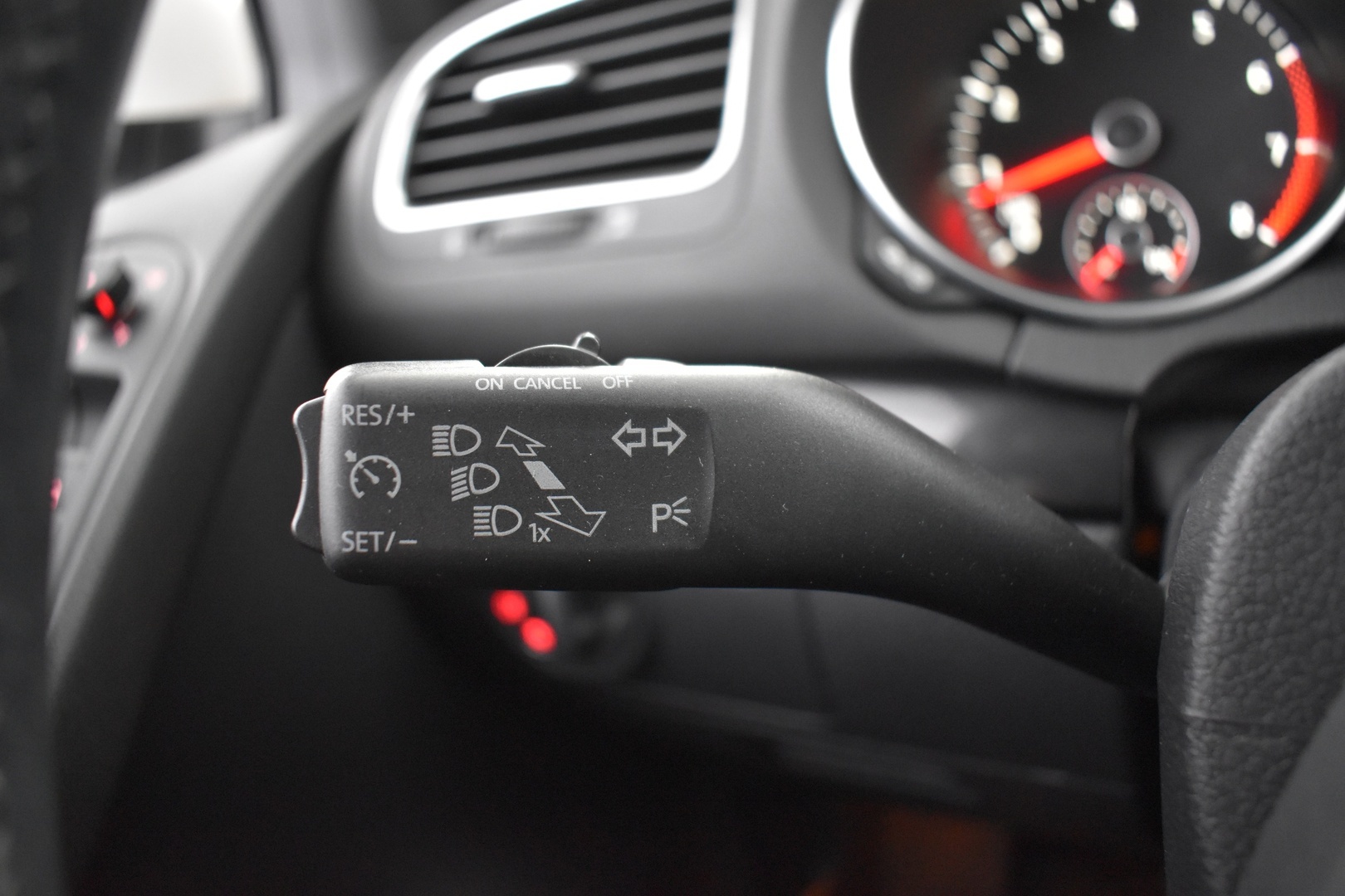 VOLKSWAGEN Golf 2013