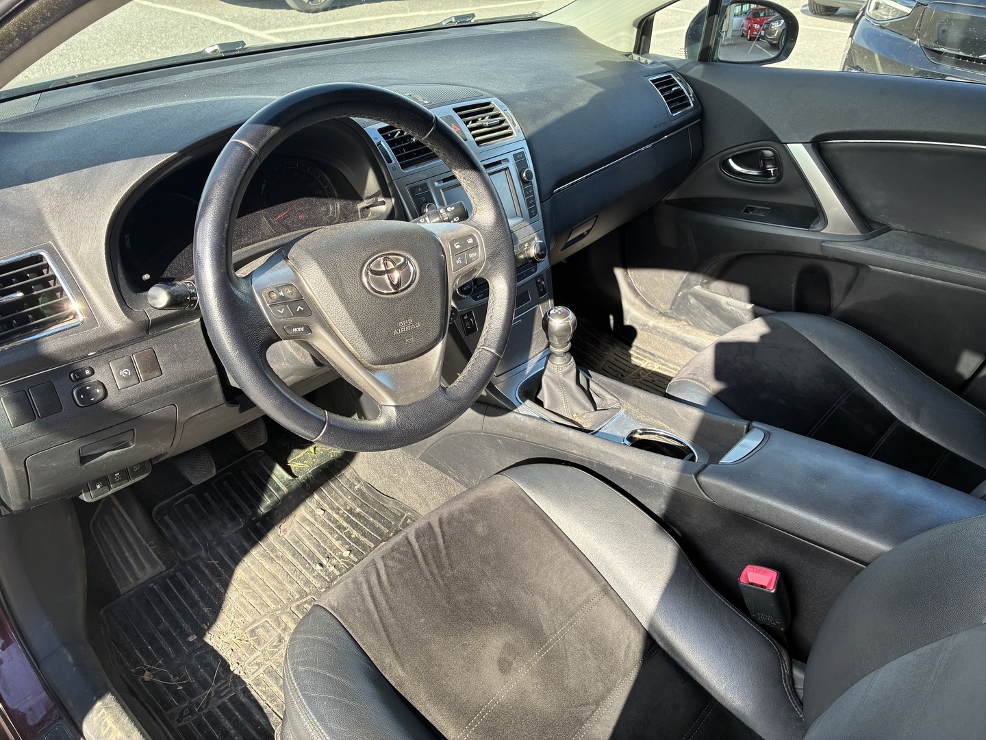 TOYOTA Avensis 2014