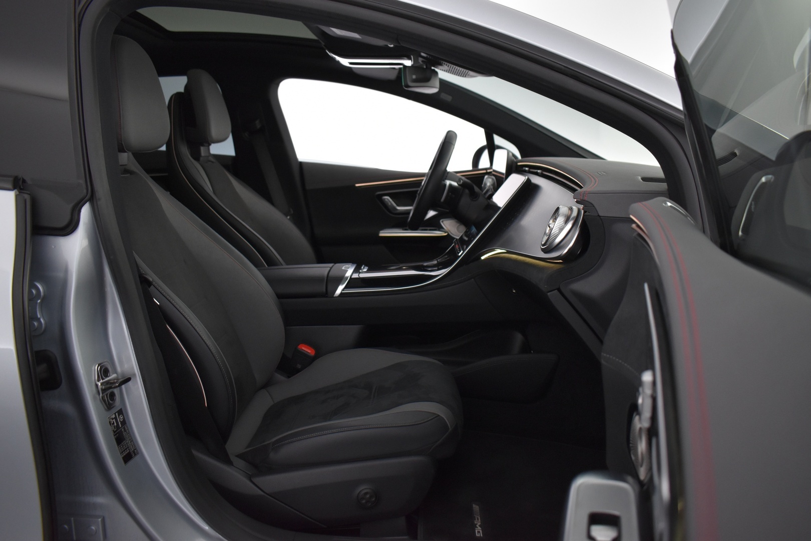 MERCEDES-BENZ EQE 2023