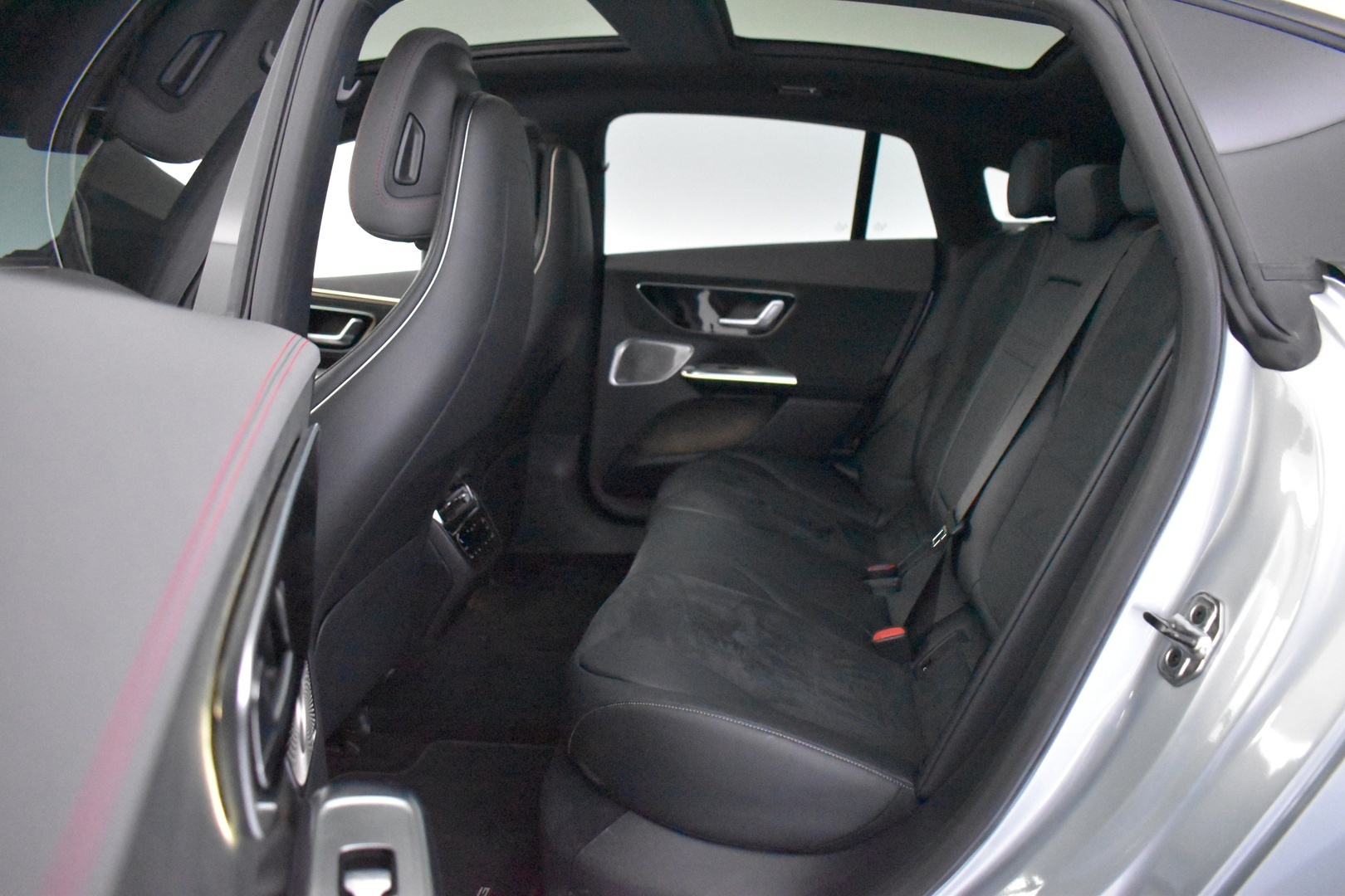 MERCEDES-BENZ EQE 2023