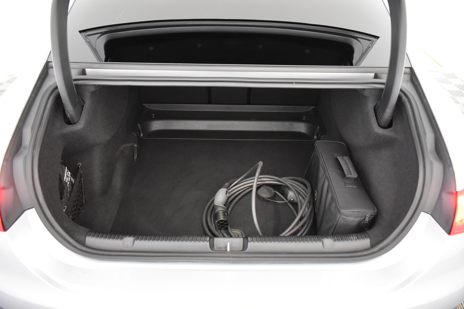 MERCEDES-BENZ EQE 2023